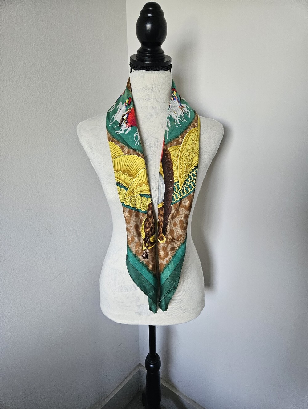 HERMES silk scarf in Green, Gold and Red 90X90cm "casques et plumets" authentic